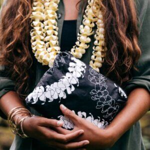 ALOHA Collection Small Pouch Puakenikeni NWT